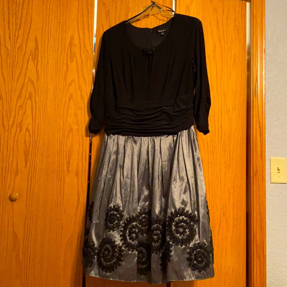 Size 20W 3/4 sleeve black and gray dress